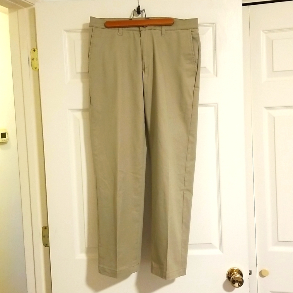 Lee Total Freedom Relaxed Fit Khakis 30×30
